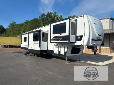 2027 East To West TANDARA 390FL
