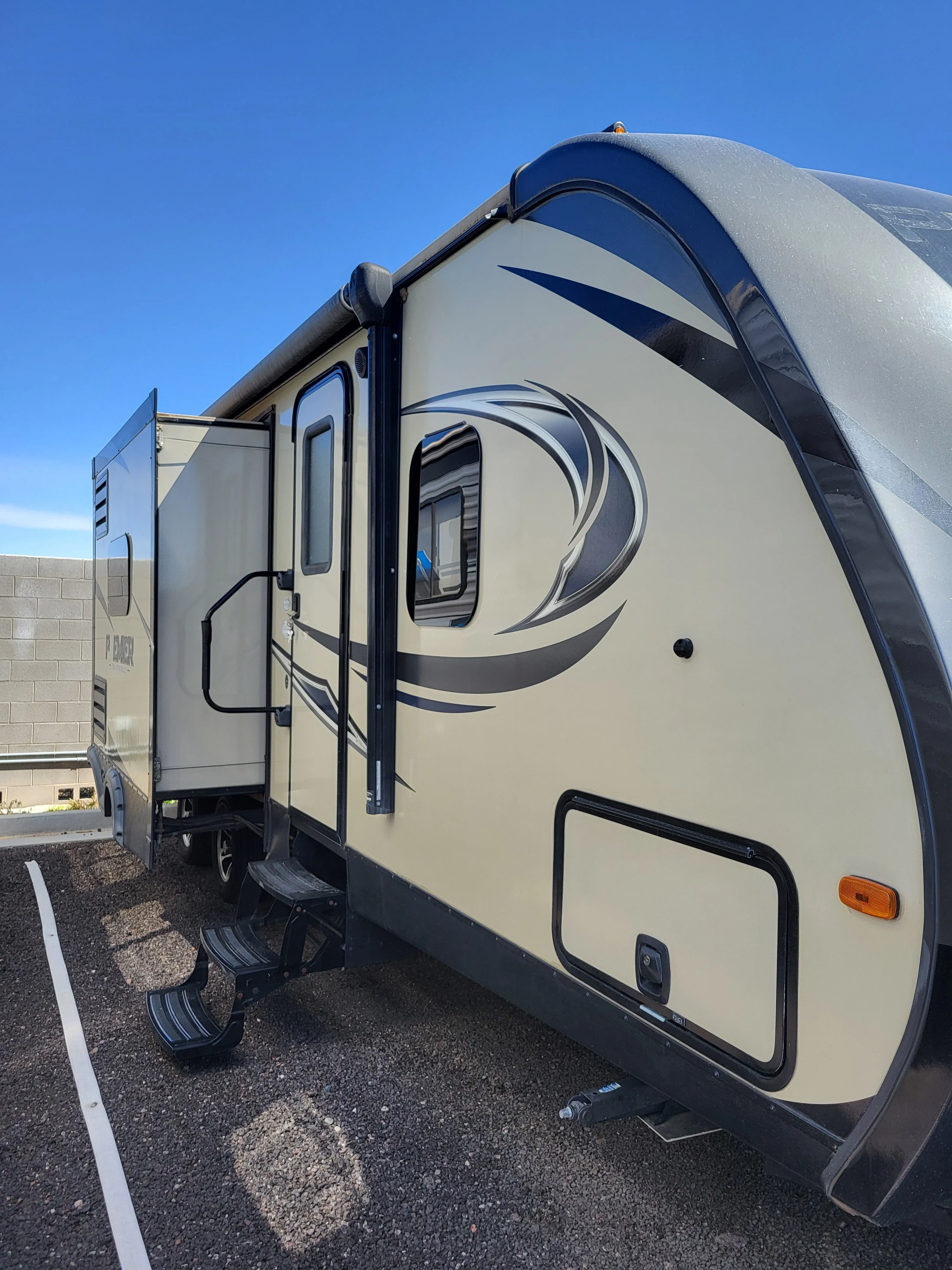 2017 KEYSTONE BULLET PREMIER ULTRA LIGHT exterior