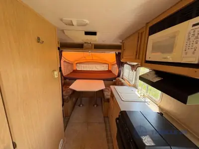 2005 Dutchmen Kodiak 160 photo 9