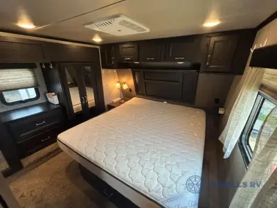 2016 Keystone Fuzion 420 Chrome photo 20