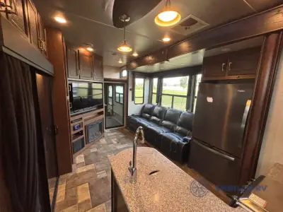 2016 Keystone Fuzion 420 Chrome photo 11