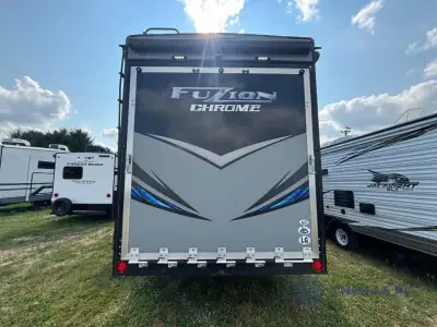 2016 Keystone Fuzion 420 Chrome photo 6