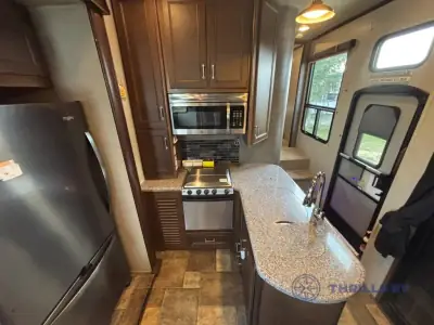 2016 Keystone Fuzion 420 Chrome photo 35
