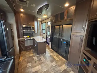 2016 Keystone Fuzion 420 Chrome photo 12