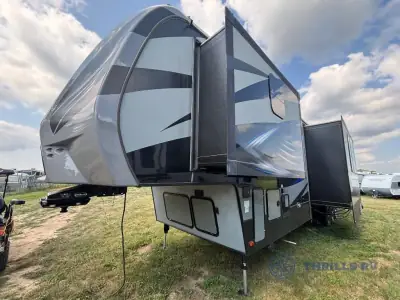 2016 Keystone Fuzion 420 Chrome photo 4