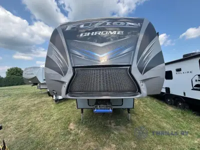 2016 Keystone Fuzion 420 Chrome photo 3