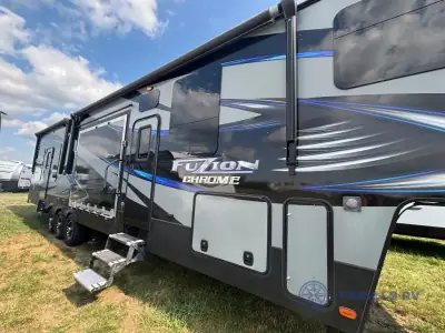 2016 Keystone Fuzion 420 Chrome photo 7