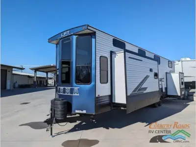 2026 Forest River Puma Vista 402LFT photo 3