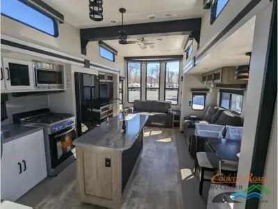 2026 Forest River Puma Vista 402LFT photo 9