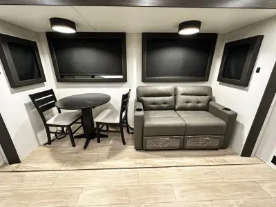 2027 Shasta Rvs Shasta 30RKS photo 15