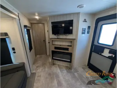 2024 Palomino Puma 32BH2B photo 15