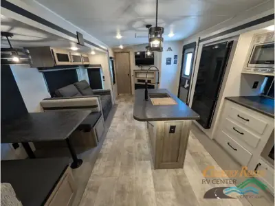 2024 Palomino Puma 32BH2B photo 13