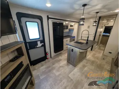 2024 Palomino Puma 32BH2B photo 11