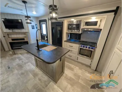 2024 Palomino Puma 32BH2B photo 14