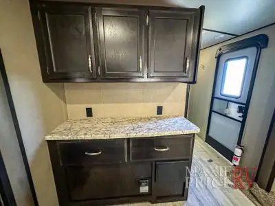 2018 Grand Design Imagine 2950RL photo 21