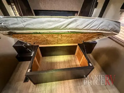 2018 Grand Design Imagine 2950RL photo 26