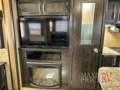 2018 Grand Design Imagine 2950RL photo 13