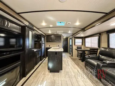 2018 Grand Design Imagine 2950RL photo 22