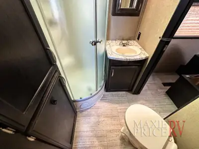 2018 Grand Design Imagine 2950RL photo 23