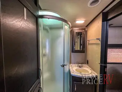 2018 Grand Design Imagine 2950RL photo 24