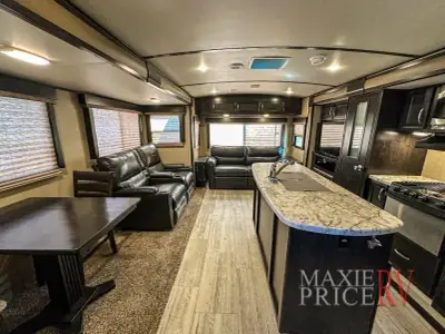 2018 Grand Design Imagine 2950RL photo 11