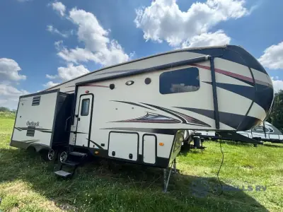 2014 Keystone Outback 296FRS photo 3