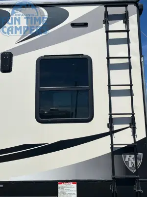 2017 Heartland ROAD WARRIOR 427RW photo 6