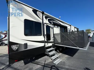 2017 Heartland ROAD WARRIOR 427RW photo 8