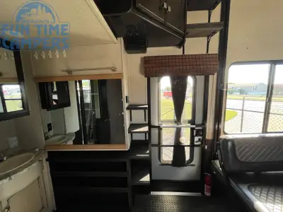 2017 Heartland ROAD WARRIOR 427RW photo 38