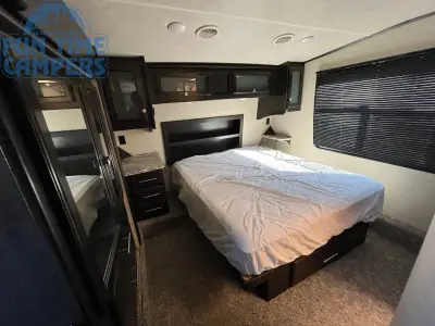 2017 Heartland ROAD WARRIOR 427RW photo 49