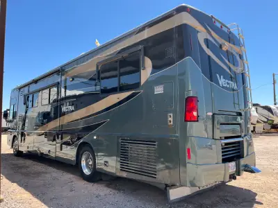 2007 Winnebago Vectra 40TD photo 3