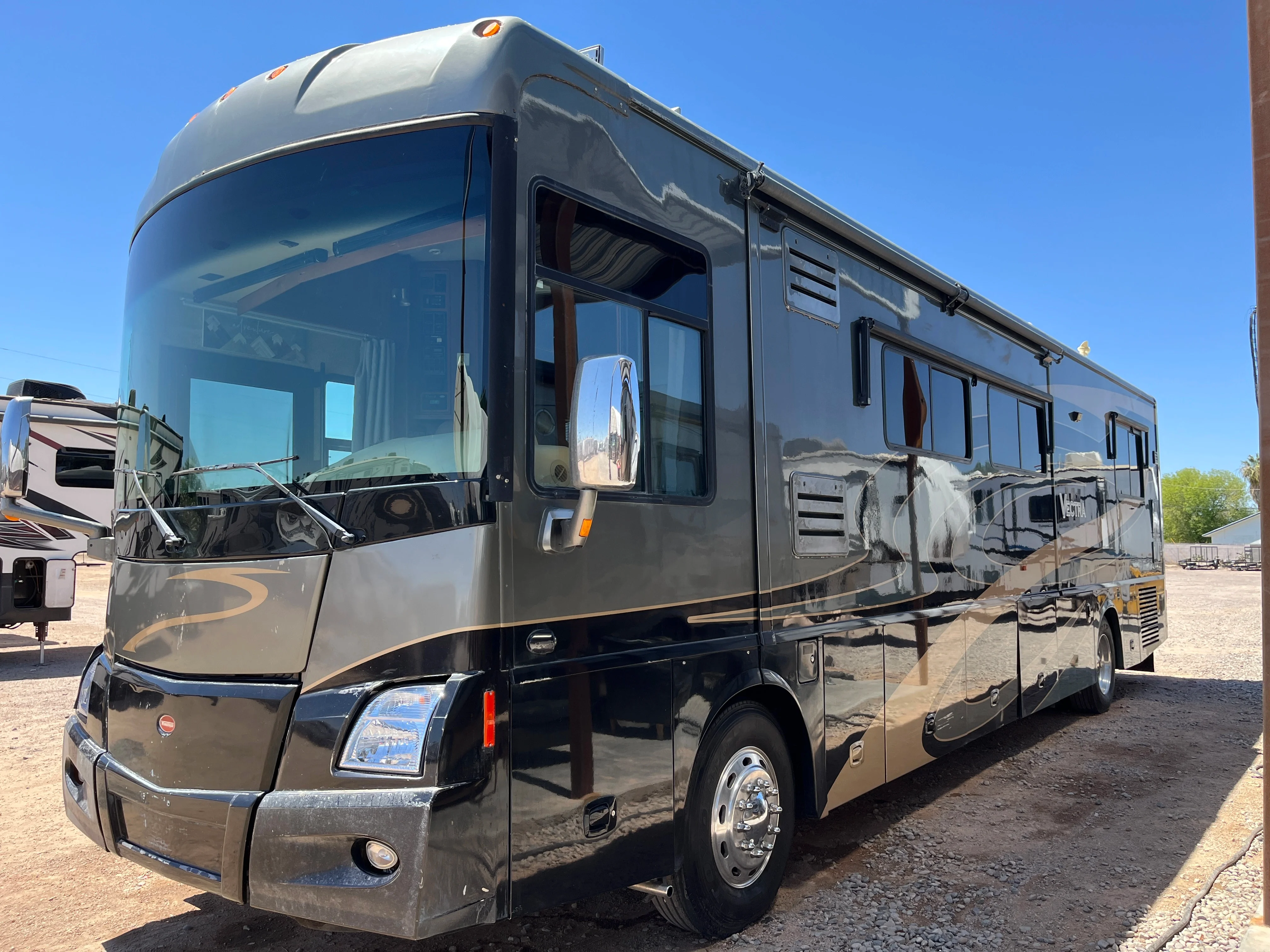 2007 Winnebago Vectra 40TD exterior