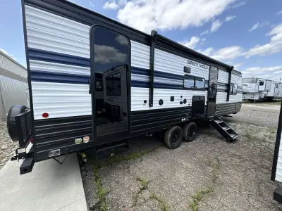 2027 Forest River Cherokee Grey Wolf 26KF photo 3