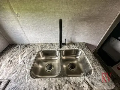 2023 Crossroads Zinger ZR333DB photo 25