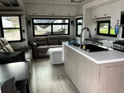 2026 Jayco Pinnacle 32RLTS photo 7