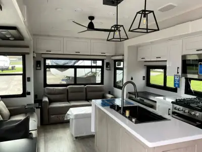 2026 Jayco Pinnacle 32RLTS photo 6