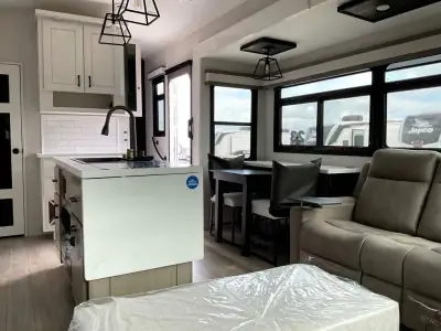 2026 Jayco Pinnacle 32RLTS photo 11
