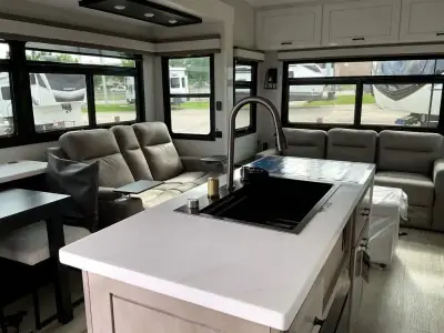 2026 Jayco Pinnacle 32RLTS photo 19