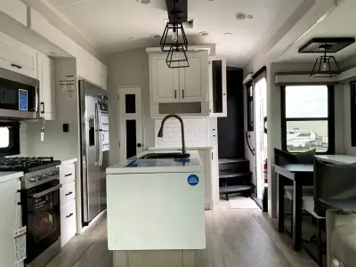 2026 Jayco Pinnacle 32RLTS photo 9