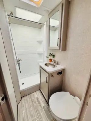 2024 Thor Motor Coach FOUR WINDS 22E photo 6