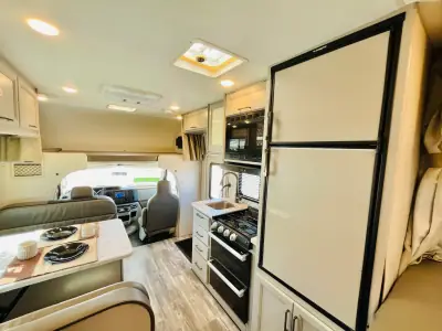 2024 Thor Motor Coach FOUR WINDS 22E photo 3