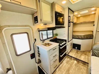 2024 Thor Motor Coach FOUR WINDS 22E photo 4