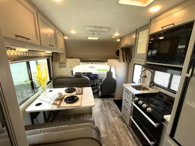 2024 Thor Motor Coach FOUR WINDS 22E photo 2