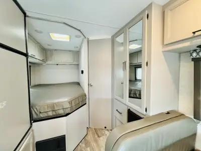 2024 Thor Motor Coach FOUR WINDS 22E photo 8