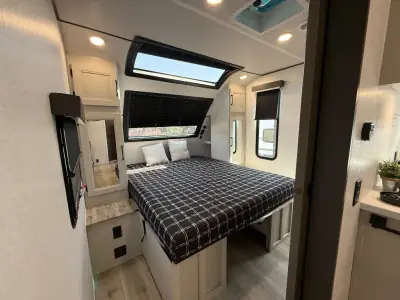 2027 Coachmen American Spirit 2457BH photo 46