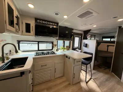 2027 Coachmen American Spirit 2457BH photo 60