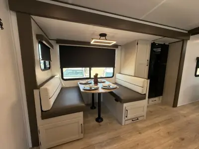 2027 Coachmen American Spirit 2457BH photo 26