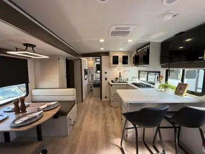 2027 Coachmen American Spirit 2457BH photo 25