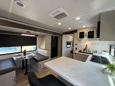 2027 Coachmen American Spirit 2457BH photo 10