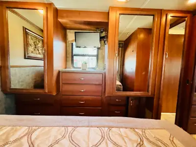 2014 Fleetwood BOUNDER 34M photo 5